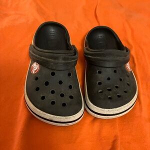 Crocs Clogs toddler Boys 8-9 navy blue